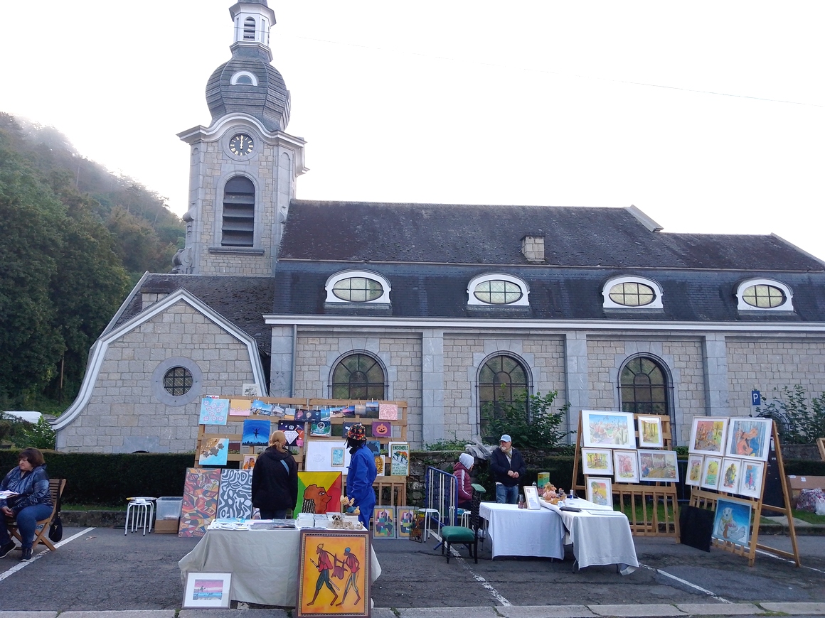 Derrire notre stand, l'ancienne eglise Saint-Nicolas